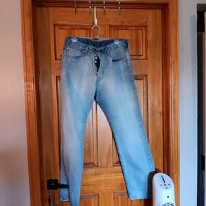 Levi's 501 button fly jeans 33w x32 L. Men's original 501 jeans - worn twice.